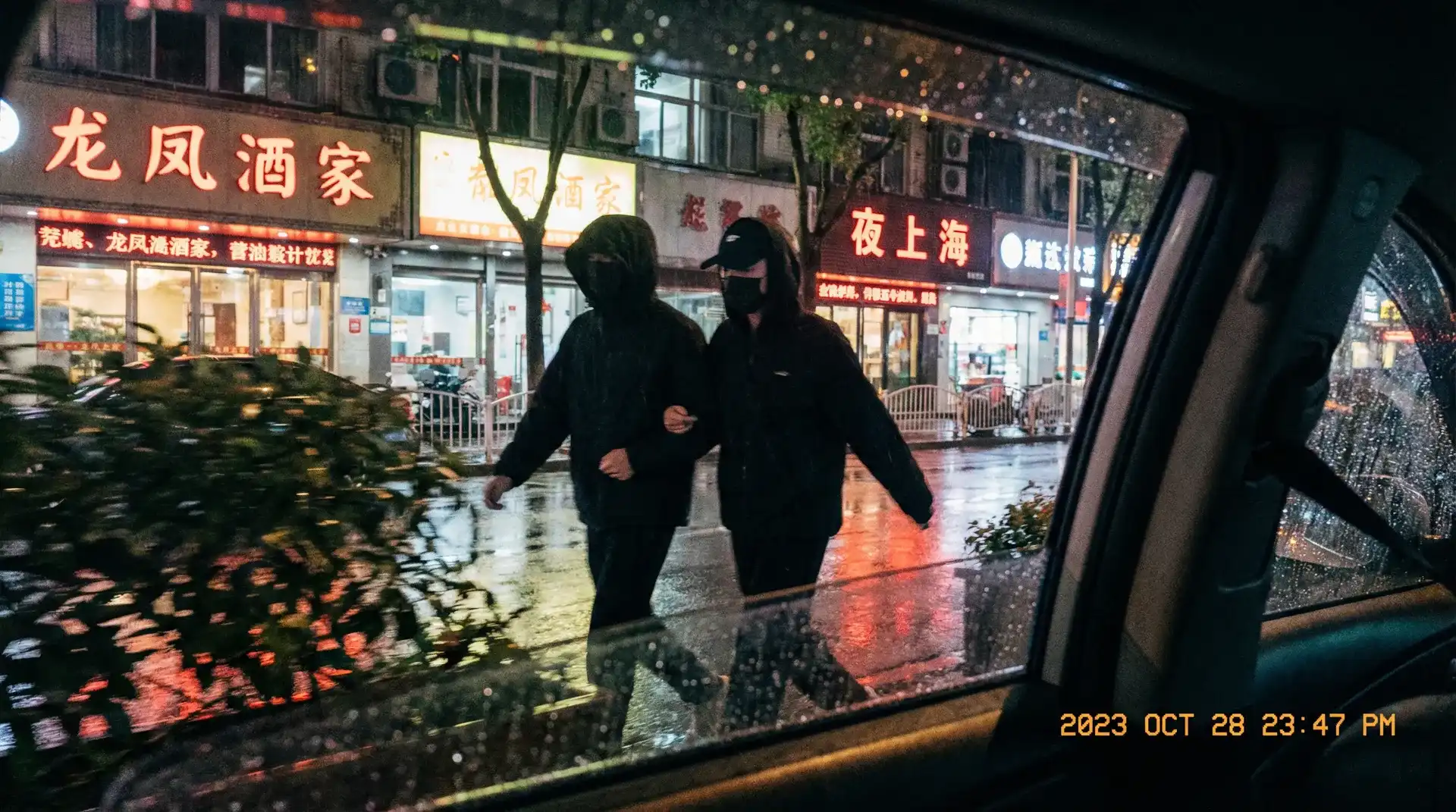 成人动漫 - 顶流明星深夜密会现场抓拍照片